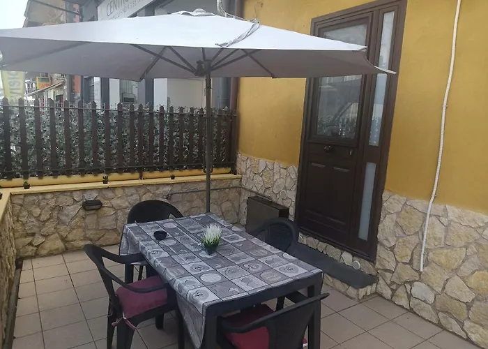 Delilah's House Katánie